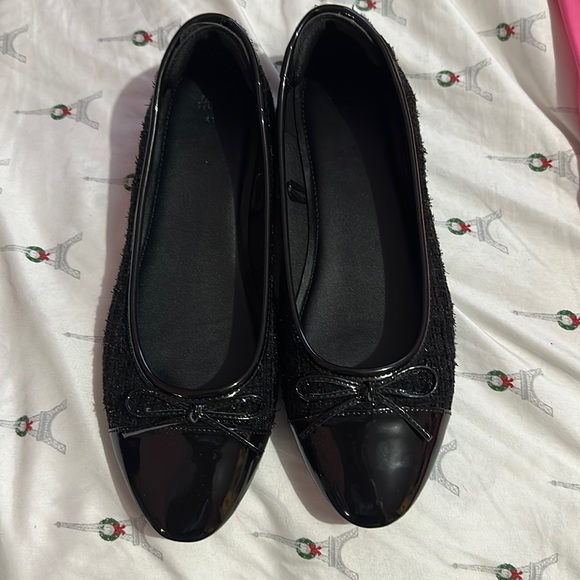 H&M Black flats. Used only one. - Picture 1 of 3